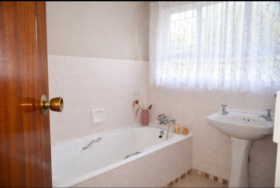 4 Bedroom Property for Sale in La Hoff North West